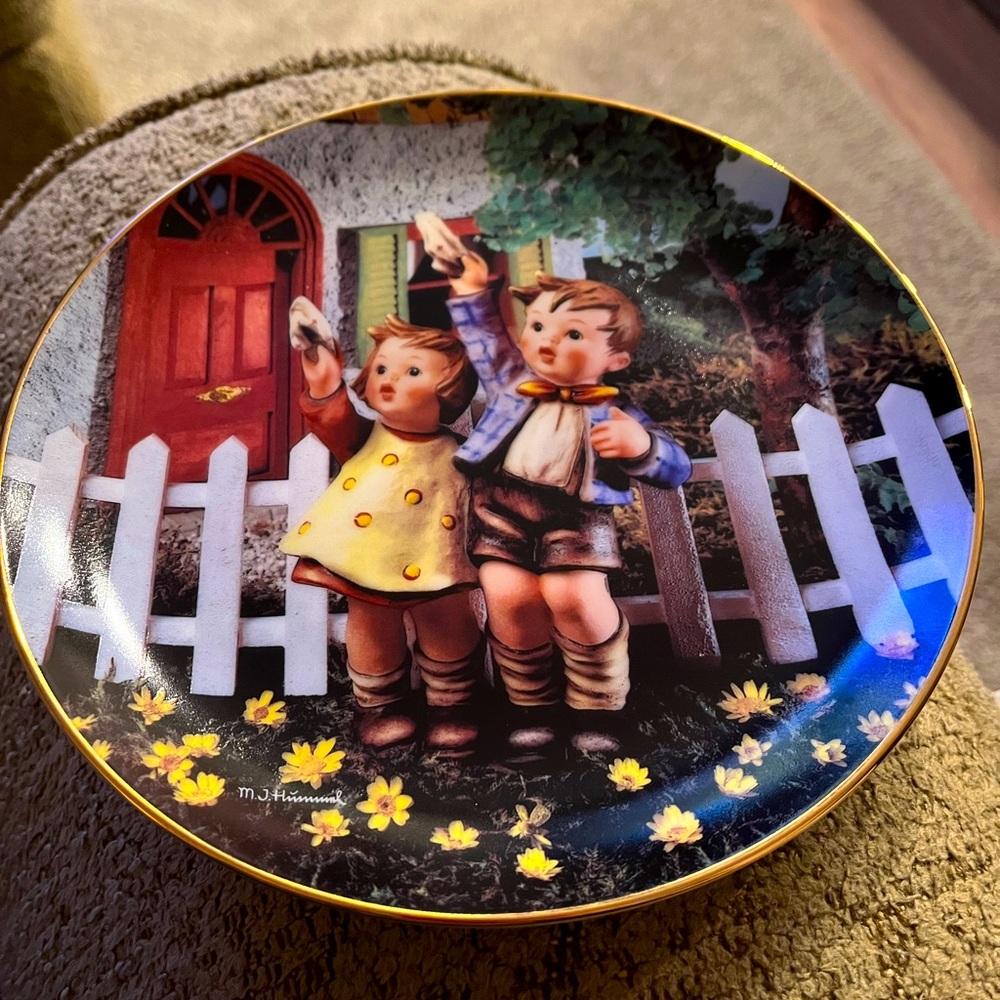 Danbury Mint Hummel Collector's Plate "Come Back Soon" Little Companions NEW